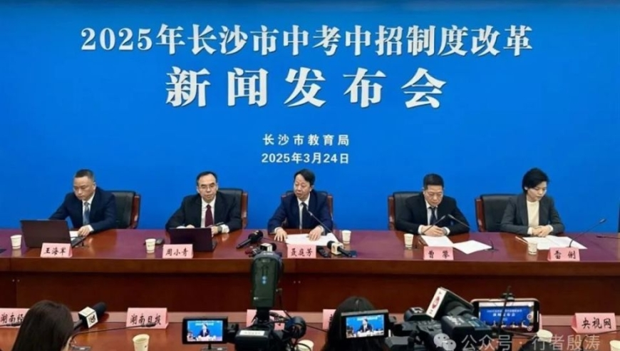 法国小伙带日军侵华照片来华,246好彩天天免费大全,典故解疑_视频版V10.47